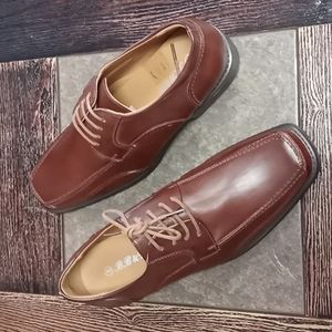 brown dress shoe